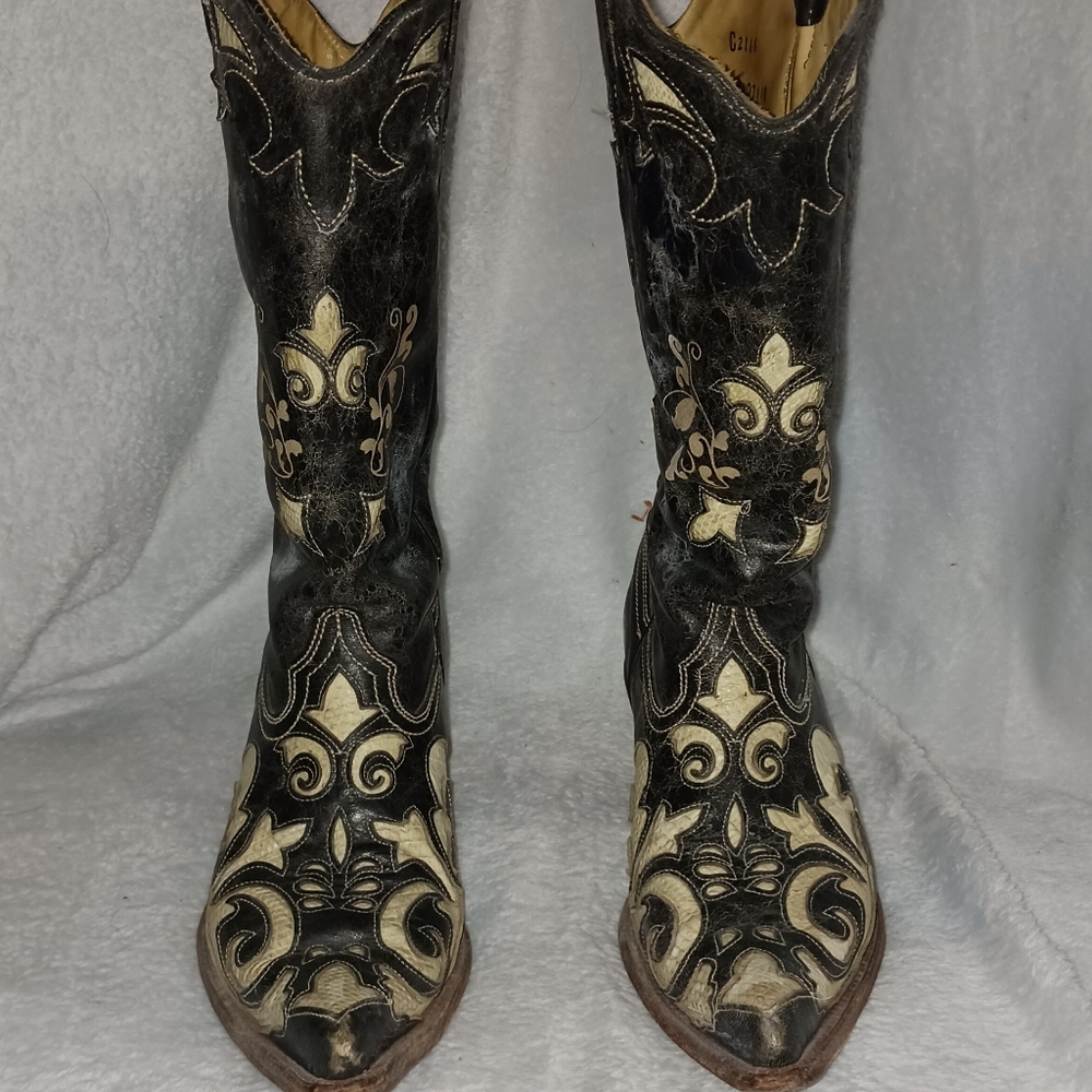 Corral boots